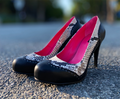 MIMI LEATHER PUMPS IN SNAKESKIN PRINT & BLACK